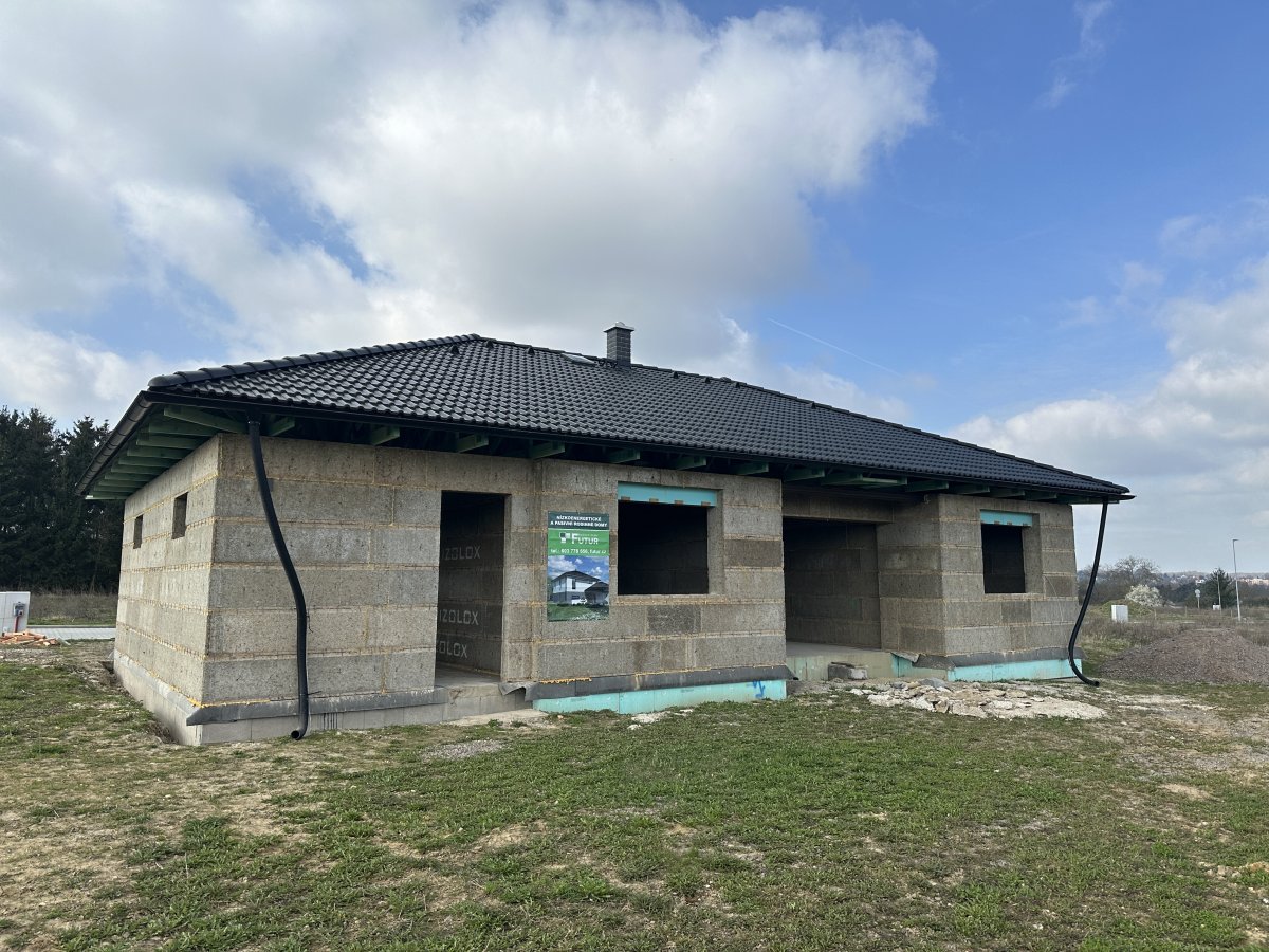 Hrubá stavba - zlatá střední cesta k bydlení